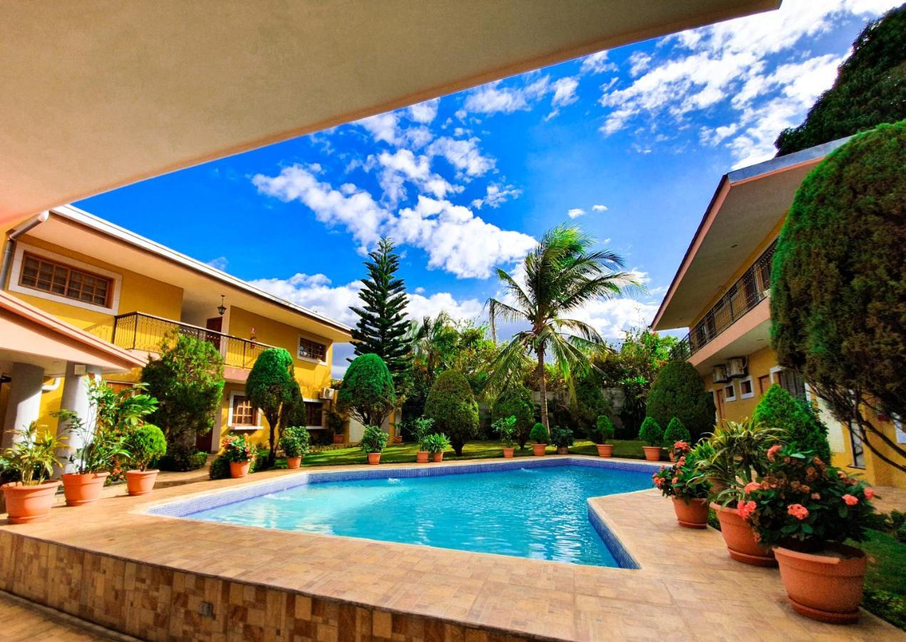 Hotel Los Pinos Managua Exterior photo