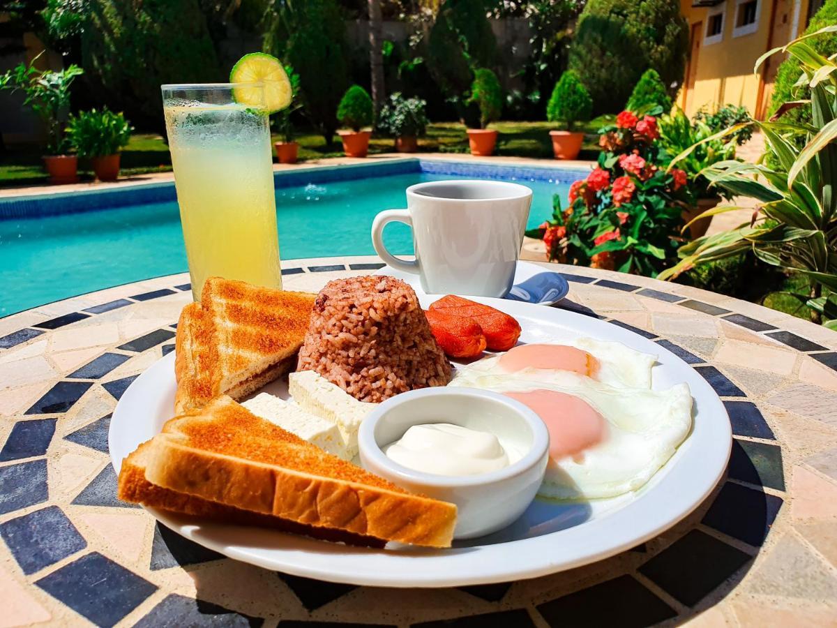 Hotel Los Pinos Managua Exterior photo