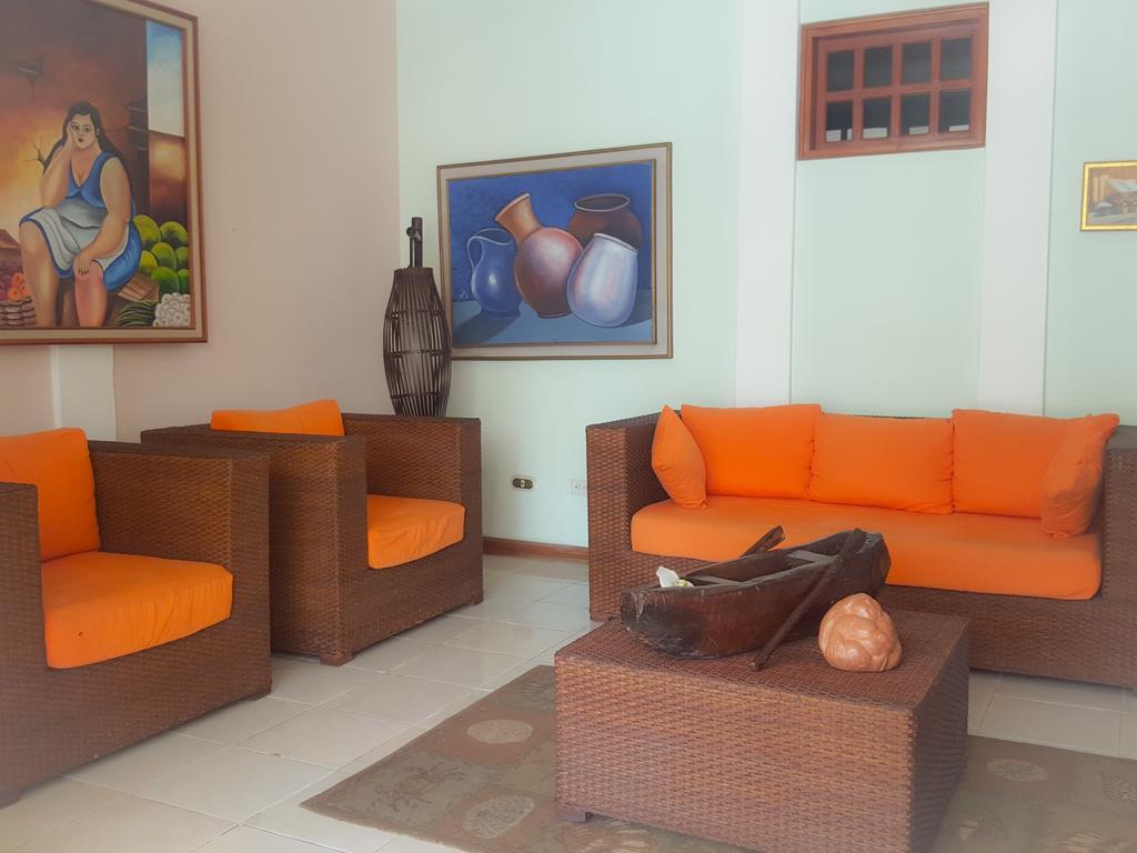 Hotel Los Pinos Managua Exterior photo