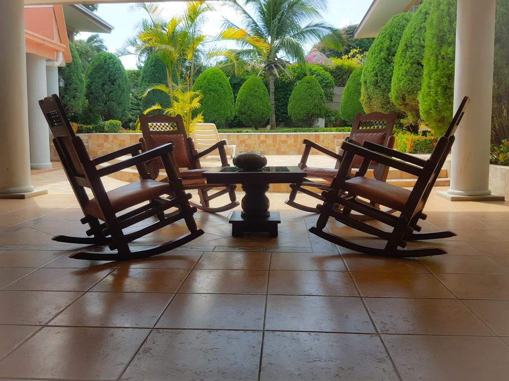 Hotel Los Pinos Managua Exterior photo