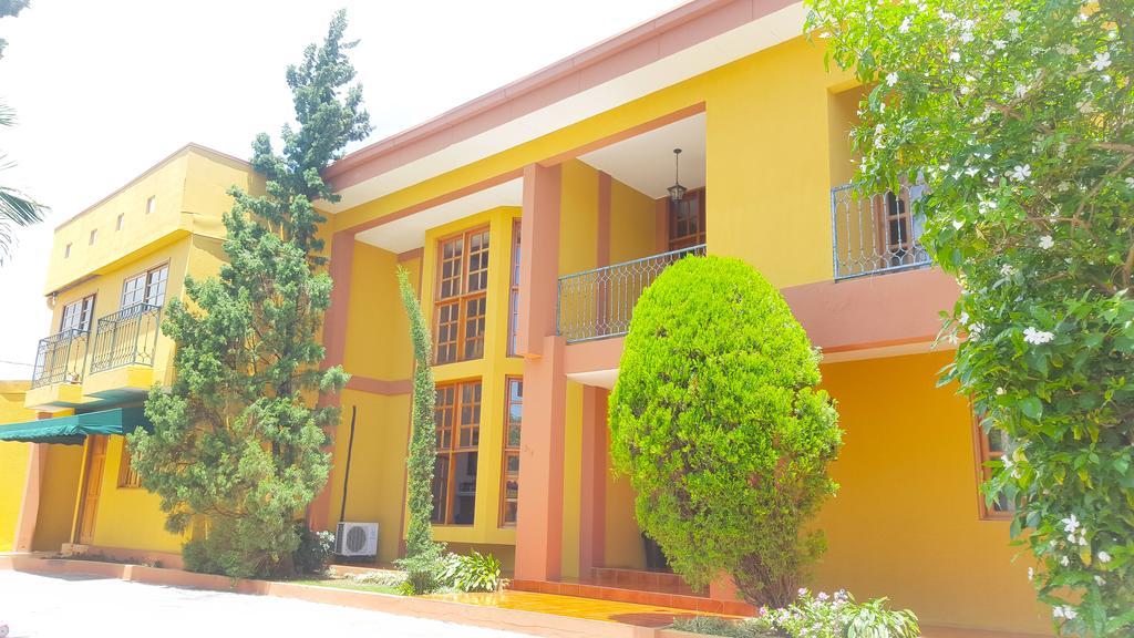 Hotel Los Pinos Managua Exterior photo