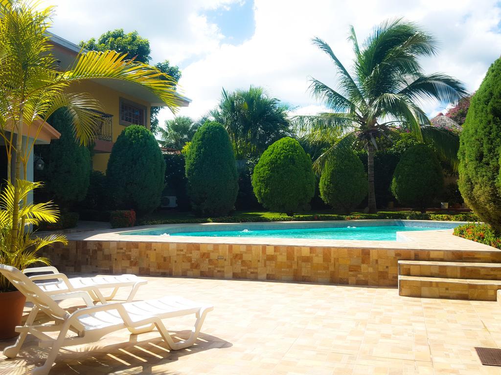 Hotel Los Pinos Managua Exterior photo
