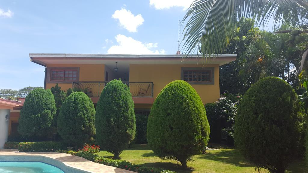 Hotel Los Pinos Managua Exterior photo