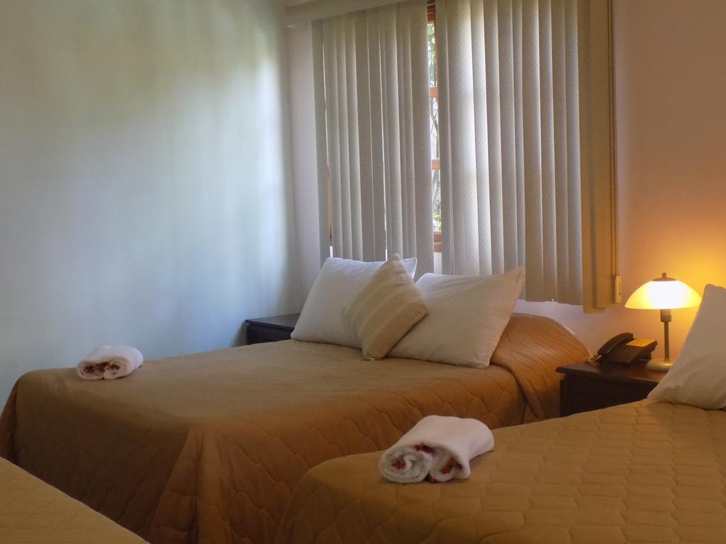 Hotel Los Pinos Managua Exterior photo