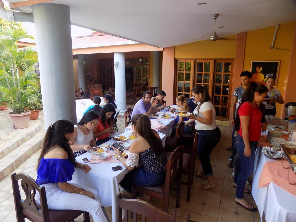 Hotel Los Pinos Managua Exterior photo