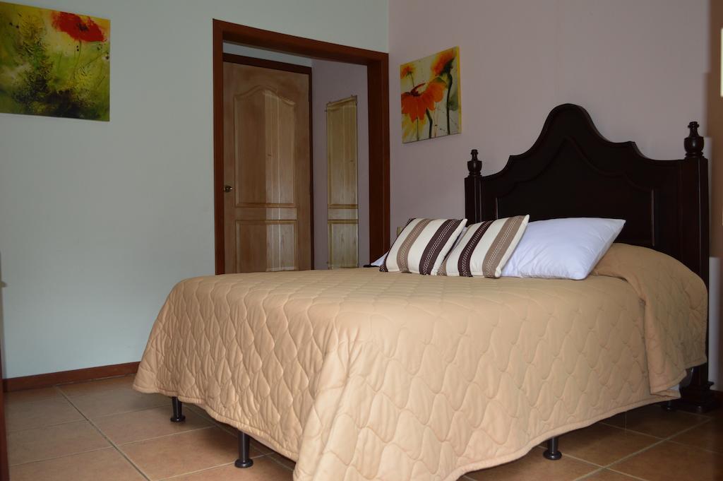 Hotel Los Pinos Managua Exterior photo
