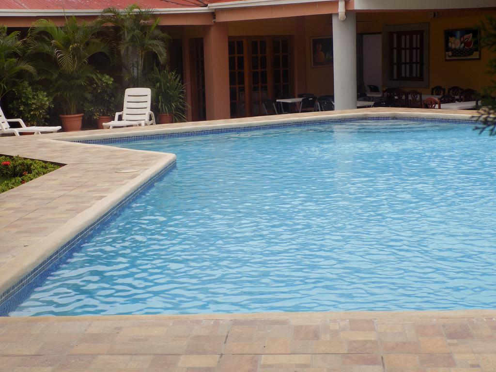 Hotel Los Pinos Managua Exterior photo