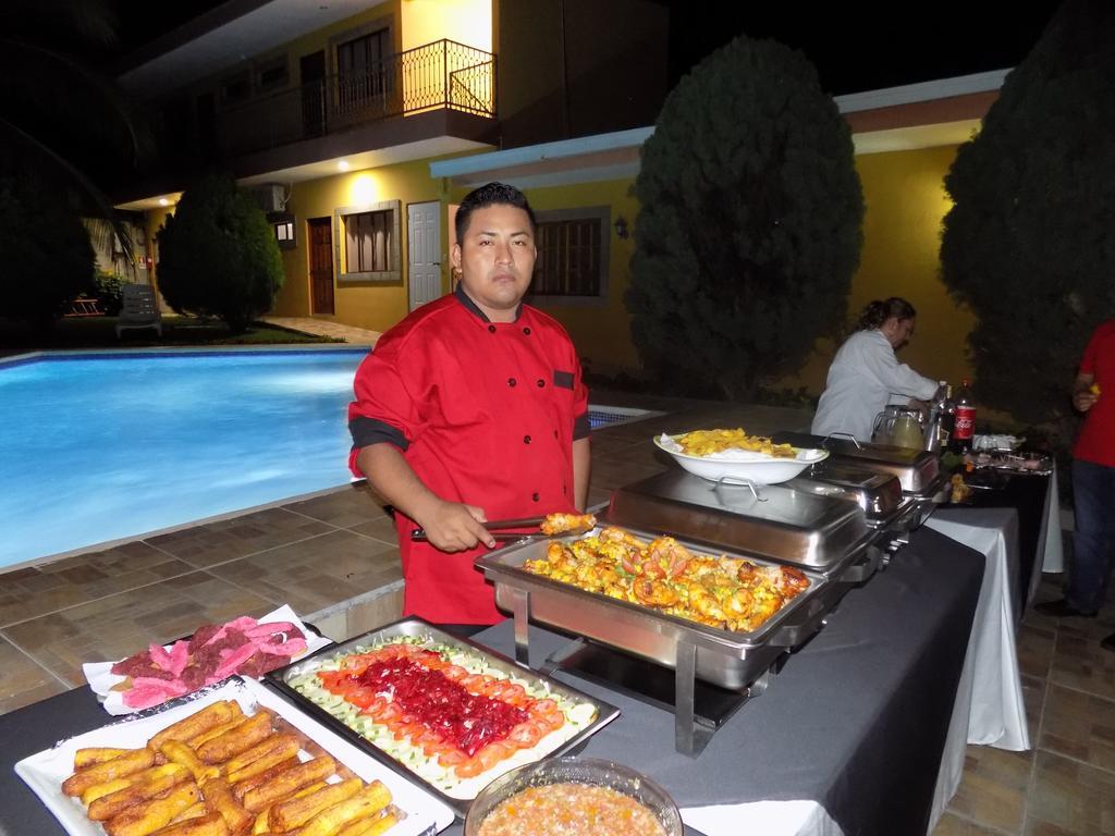 Hotel Los Pinos Managua Exterior photo