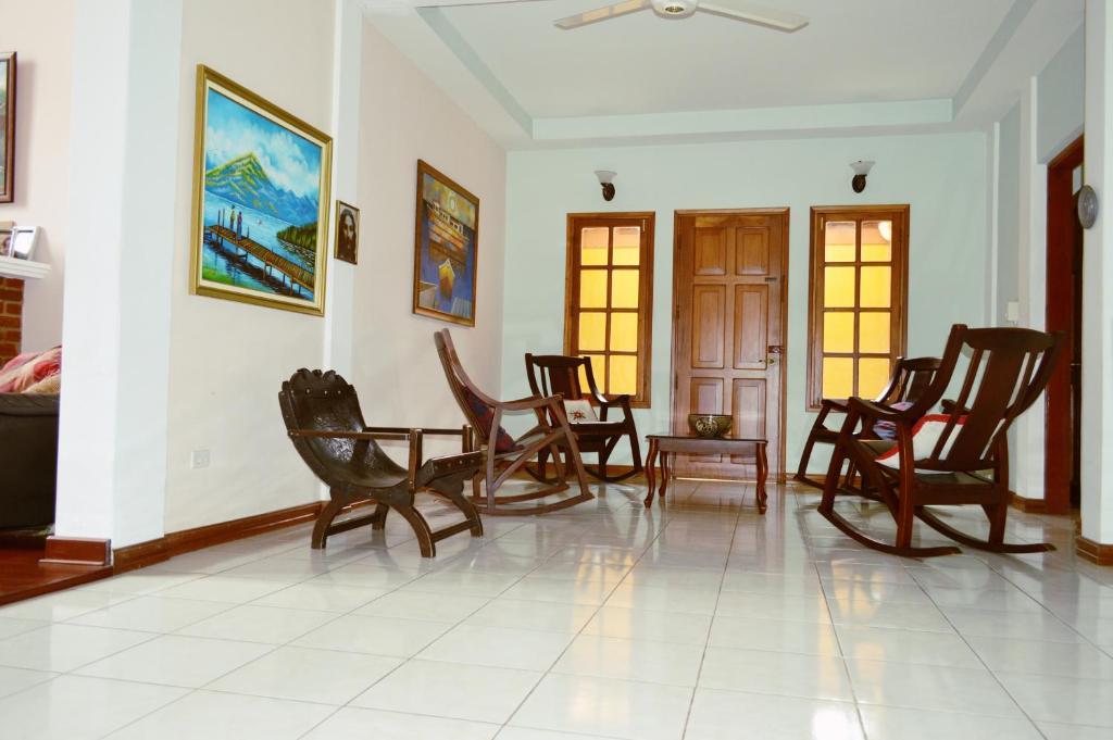 Hotel Los Pinos Managua Exterior photo