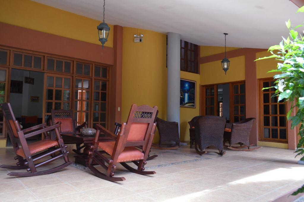 Hotel Los Pinos Managua Exterior photo