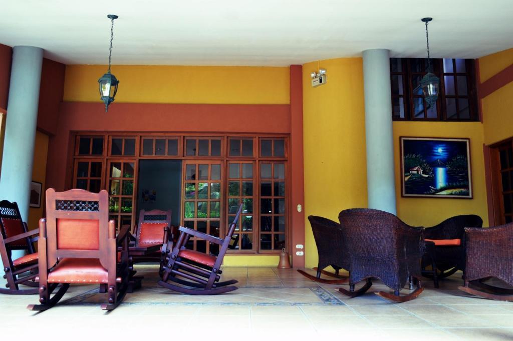 Hotel Los Pinos Managua Exterior photo