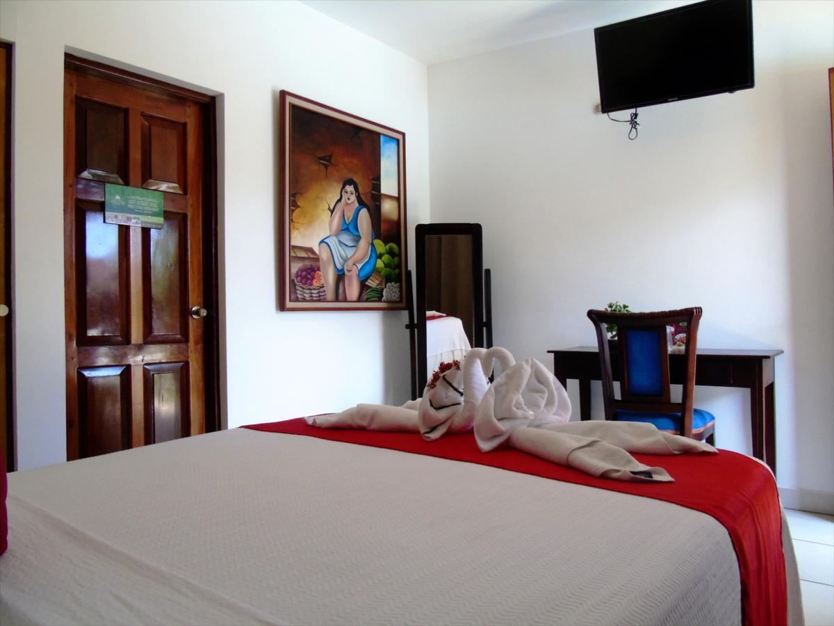 Hotel Los Pinos Managua Exterior photo