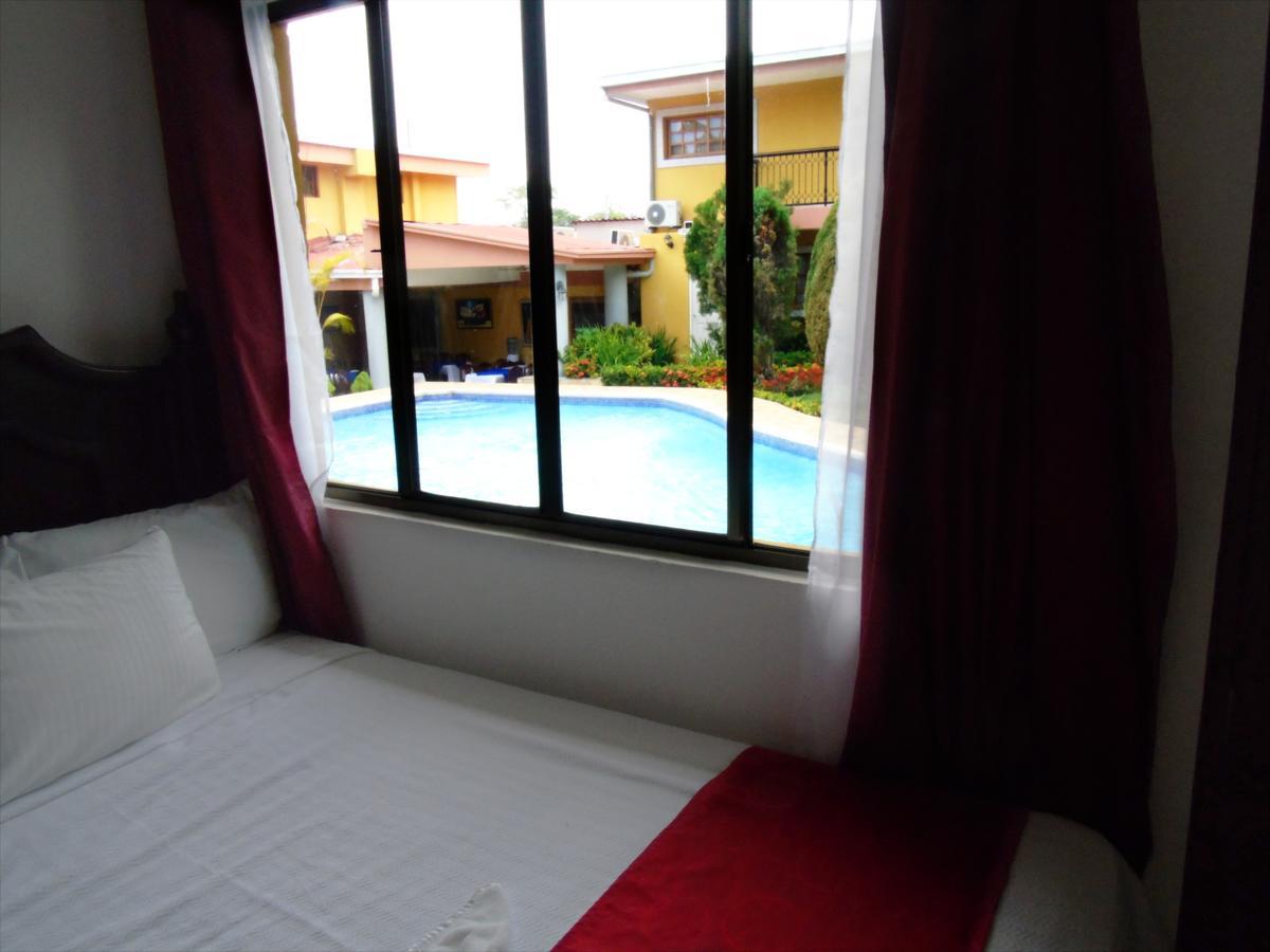 Hotel Los Pinos Managua Exterior photo