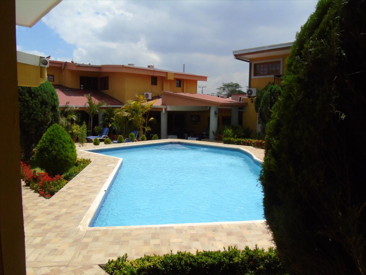 Hotel Los Pinos Managua Exterior photo