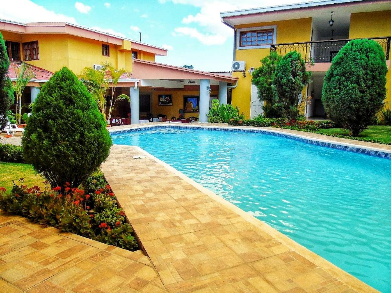 Hotel Los Pinos Managua Exterior photo